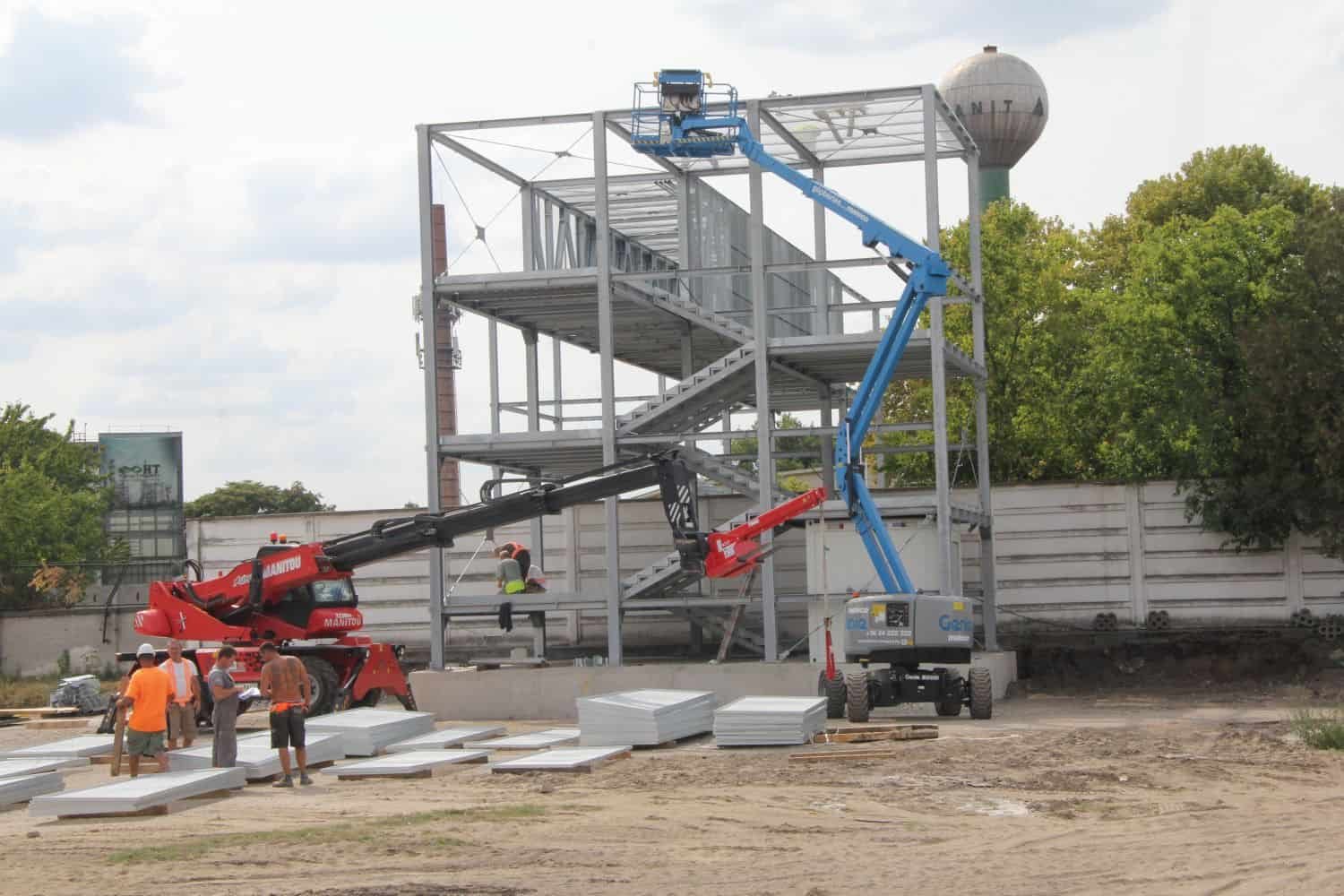 Szerkezetépítés a stadionban